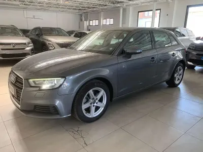 Usata Audi A3 Business 110 CV (80 kW) 2017 Indiuum grey Berlina