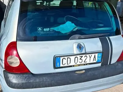 Usata Renault Clio II 58 CV (42 kW) 2003 Grigio Berlina