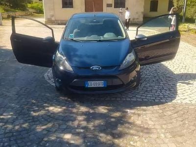 Usata Ford Fiesta 90 CV (66 kW) 2010 Blu Utilitaria