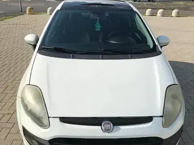 Usata Fiat Grande Punto 120 CV (88 kW) 2012 Bianco Utilitaria
