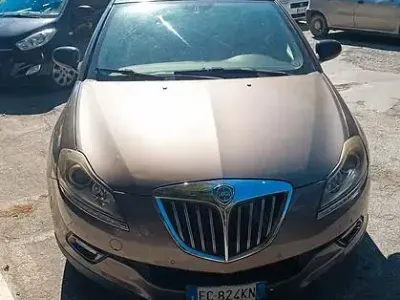 Usata Lancia Delta 190 CV (139 kW) 2010 Marrone Utilitaria