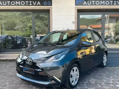 Second-hand Toyota Aygo X-play 69 CP (50 kW) 2016 Gri Hatchback