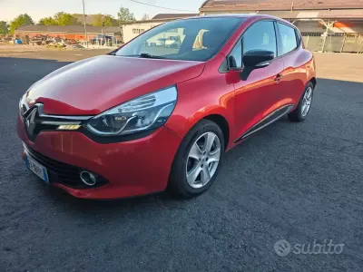 Begagnad Renault Clio IV 90 HK (66 kW) 2014 Röd Sedan