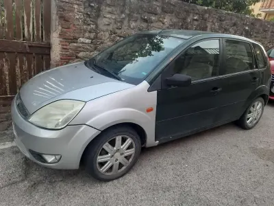 Usata Ford Fiesta Ghia 90 CV (66 kW) 2006 Utilitaria