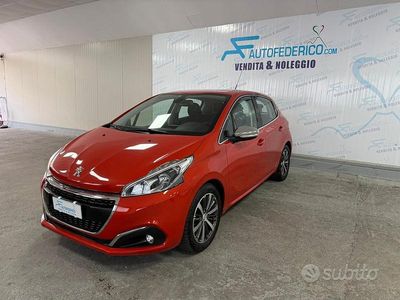 Usata Peugeot 208 GT-line 110 CV (80 kW) 2015 Arancione Utilitaria