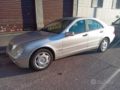 Usata Mercedes C220 143 CV (105 kW) 2003 Grigio Berlina