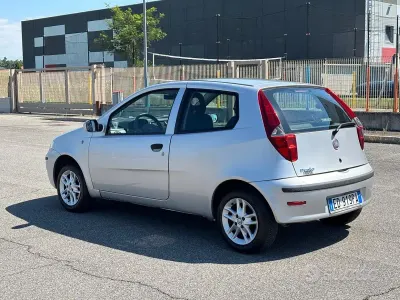 Usata Fiat Punto Active 60 CV (44 kW) 2010 Grigio Utilitaria