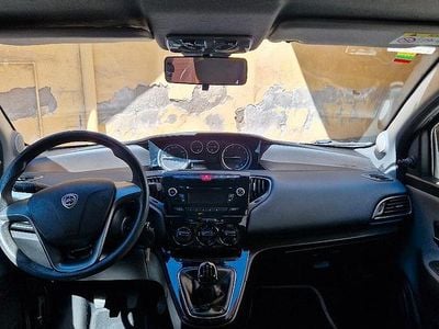 Usata Lancia Ypsilon 95 CV (69 kW) 2015 Grigio Utilitaria