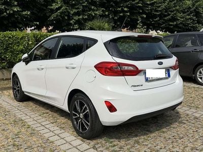 Begagnad Ford Fiesta Titanium 86 HK (63 kW) 2018 Vit Halvkombi