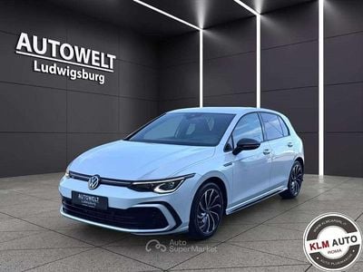 Begagnad VW Golf VIII R-line 150 HK (110 kW) 2022 Vit Sedan