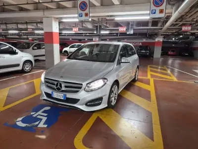 Usata Mercedes B180 Premium 109 CV (80 kW) 2015 Argento Utilitaria