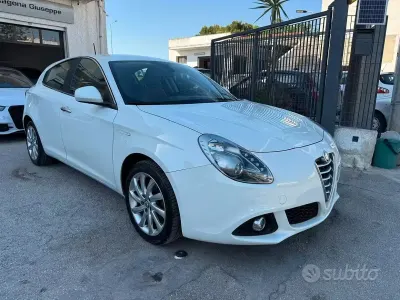 Usata Alfa Romeo Giulietta Distinctive 105 CV (77 kW) 2014 Bianco Utilitaria