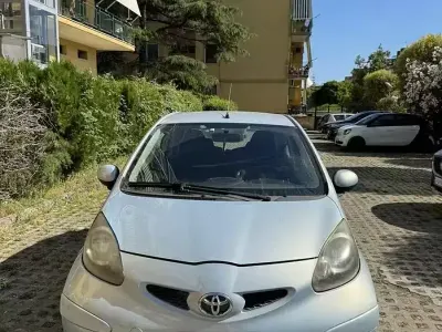 Usata Toyota Aygo 68 CV (50 kW) 2006 Bluazzurro Utilitaria