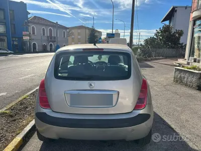 Usata Lancia Ypsilon 60 CV (44 kW) 2004 Grigio Utilitaria