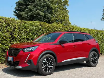 Usata Peugeot 2008 Allure 110 CV (80 kW) 2022 Rosso SUV