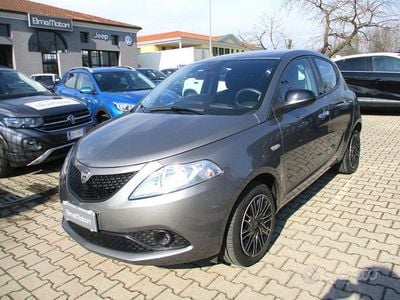 Usata Lancia Ypsilon Gold 69 CV (50 kW) 2023 Grigio Utilitaria