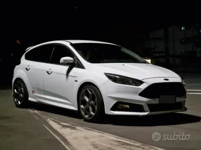 Usata Ford Focus ST 250 CV (183 kW) 2015 Bianco Berlina