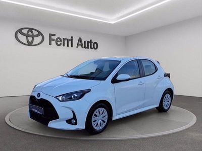 Usata Toyota Yaris Hybrid Active 116 CV (85 kW) 2023 Super white Berlina