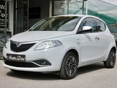 Usata Lancia Ypsilon 69 CV (50 kW) 2016 Grigio Utilitaria
