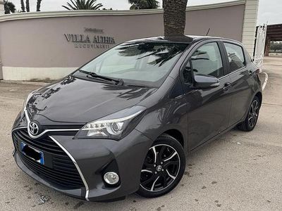 Usata Toyota Yaris Lounge 90 CV (66 kW) 2017 Grigio Berlina