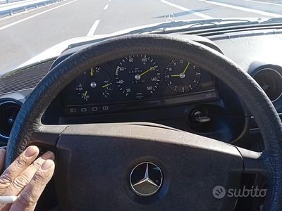 Usata Mercedes 200 60 CV (44 kW) 1980 Grigio Berlina