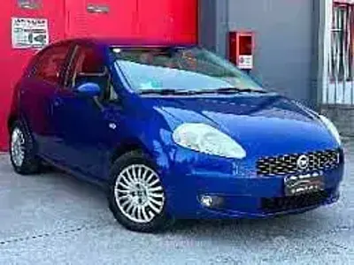 Usata Fiat Grande Punto 77 CV (56 kW) 2013 Bluazzurro Utilitaria