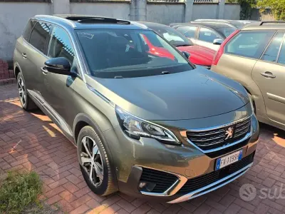 Usado Peugeot 5008 S 120 CV (88 kW) 2019 Verde SUV