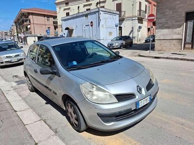 Usata Renault Clio II Authentique 75 CV (55 kW) 2006 Argento Berlina