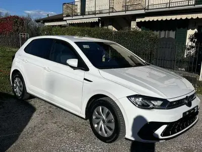 Usata VW Polo R-line 95 CV (69 kW) 2023 Bianco Utilitaria