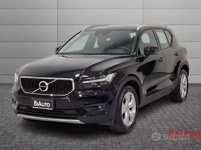 Usata Volvo XC40 Momentum 129 CV (94 kW) 2020 Nero SUV