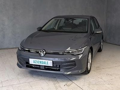 Usata VW Golf VIII Life 116 CV (85 kW) 2025 Grigio Berlina