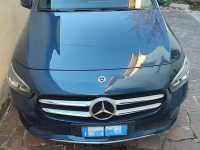 Usata Mercedes B200 150 CV (110 kW) 2019 Blu/azzurro Monovolume