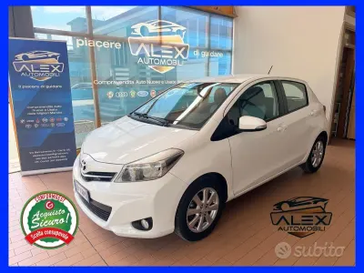Usata Toyota Yaris 69 CV (50 kW) 2013 Bianco Utilitaria