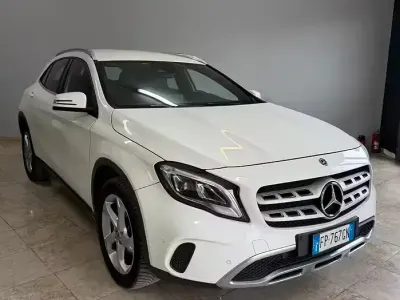 Begagnad Mercedes GLA200 Premium 136 HK (100 kW) 2018 Vit SUV