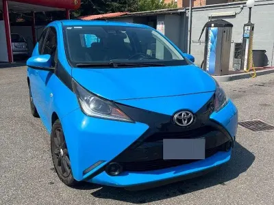 Usata Toyota Aygo X-play 69 CV (50 kW) 2017 Bluazzurro Utilitaria