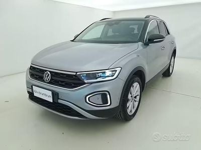 Usata VW T-Roc Life 116 CV (85 kW) 2024 Grigio SUV