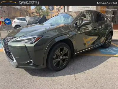 Usata Lexus UX 250h Luxury Line 184 CV (135 kW) 2019 Verde SUV