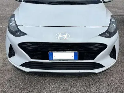 Usata Hyundai i10 67 CV (49 kW) 2024 Bianco Utilitaria