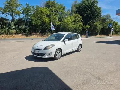 Usata Renault Scénic III Dynamique 110 CV (80 kW) 2011 Bianco Monovolume