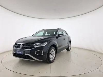 Usata VW T-Roc Life 115 CV (84 kW) 2025 Deep black perlato SUV