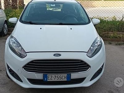 Usata Ford Fiesta 75 CV (55 kW) 2015 Bianco Berlina