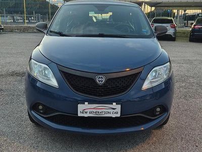 Usata Lancia Ypsilon Gold 85 CV (62 kW) 2017 Blu Utilitaria