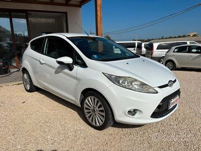 Usata Ford Fiesta Titanium 82 CV (60 kW) 2009 Bianco Utilitaria
