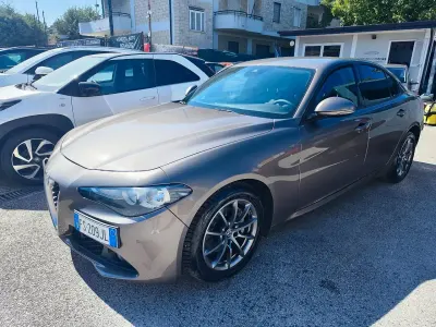 Usata Alfa Romeo Giulia Super 180 CV (132 kW) 2018 Marrone Berlina