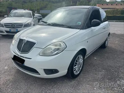 Usata Lancia Ypsilon 60 CV (44 kW) 2010 Bianco Utilitaria