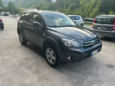 Usata Toyota RAV4 Luxury 177 CV (130 kW) 2007 Grigio SUV