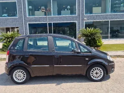 Usata Lancia Musa 77 CV (56 kW) 2012 Viola Monovolume
