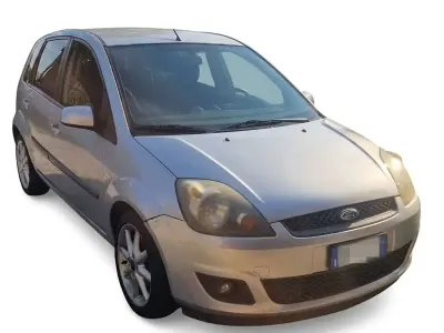 Usata Ford Fiesta Titanium 68 CV (50 kW) 2007 Argento Utilitaria