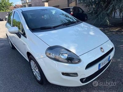 Gebraucht Fiat Punto 77 PS (56 kW) 2015 Weiß Kleinwagen