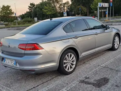 Usata VW Passat Comfortline 150 CV (110 kW) 2019 Argento Berlina